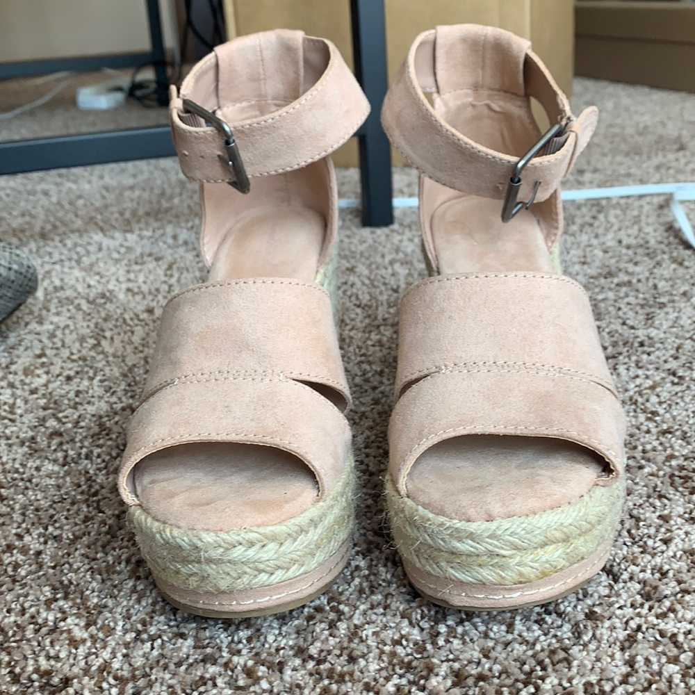 Universal Thread Nude Woven Wedges Size 6
